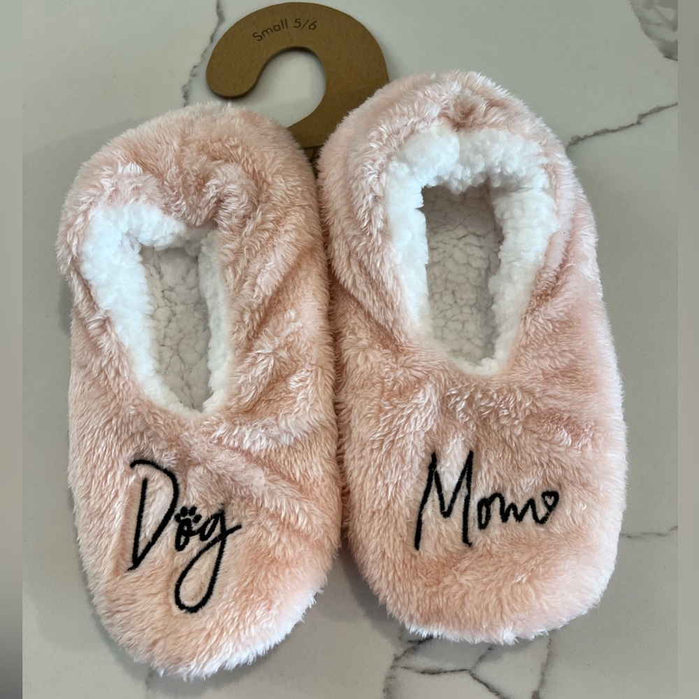 Faceplant Dreams NWT Cozy Pink Dog Mom Slippers Size‎ Small